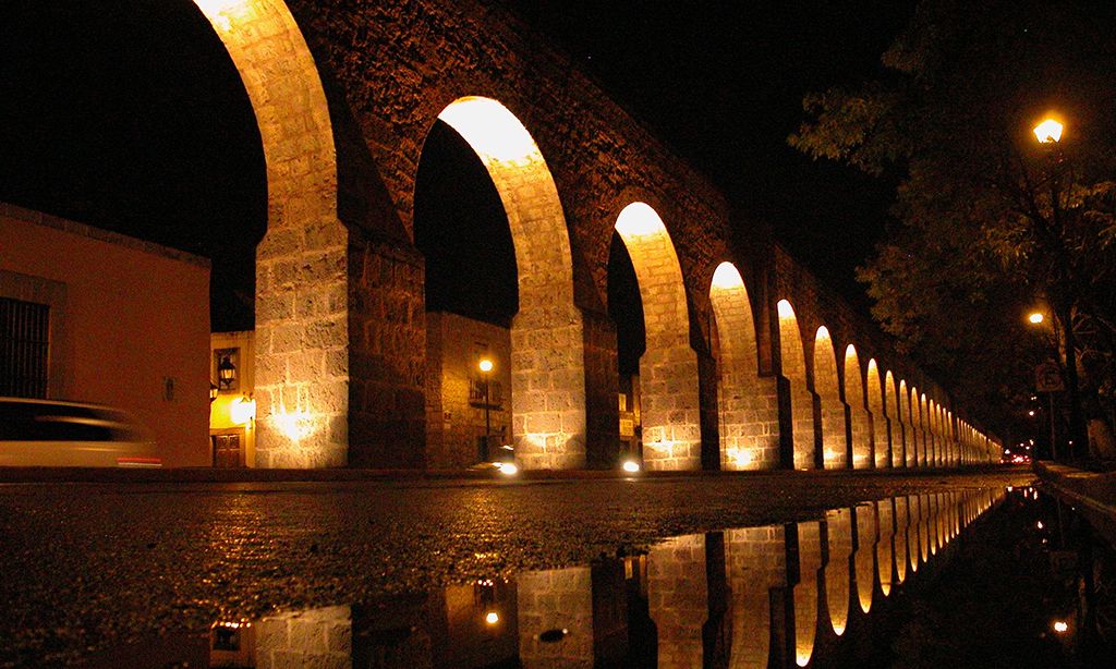 Acueducto en La Ciudad de Valladolid, hoy Morelia, Mich.