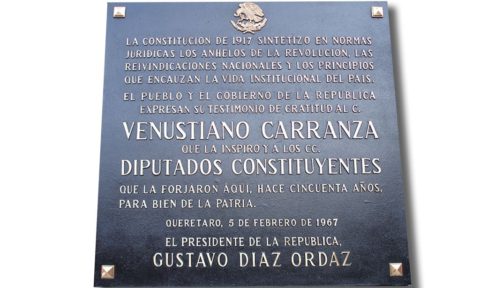 Placa conmemorativa en el Teatro de la República de la ciudad de Querétaro.