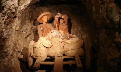Escultura a los mineros en Mina El Edén