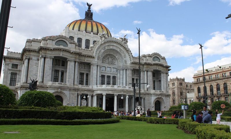 Palacio de Bellas Artes, una obra que excede los límites.