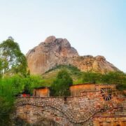 Bernal, uno de los peñones más grandes del mundo.