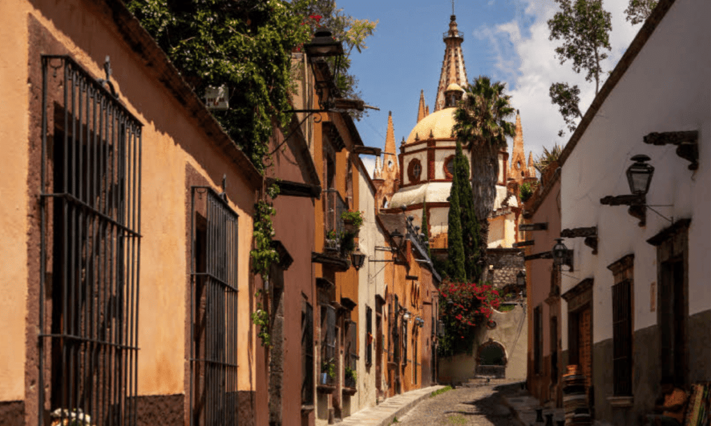 Descubre el encanto histórico: explora las ciudades coloniales de México